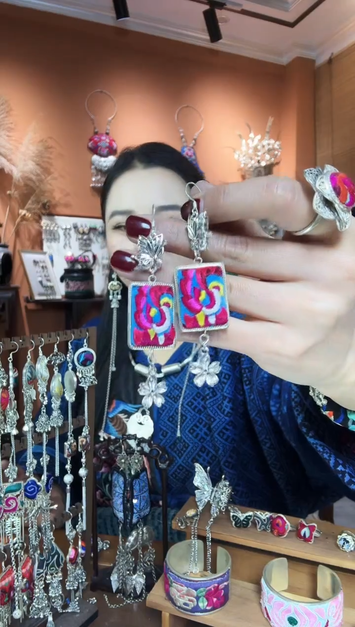 【闪购商品】刺绣纯手工民族风耳环