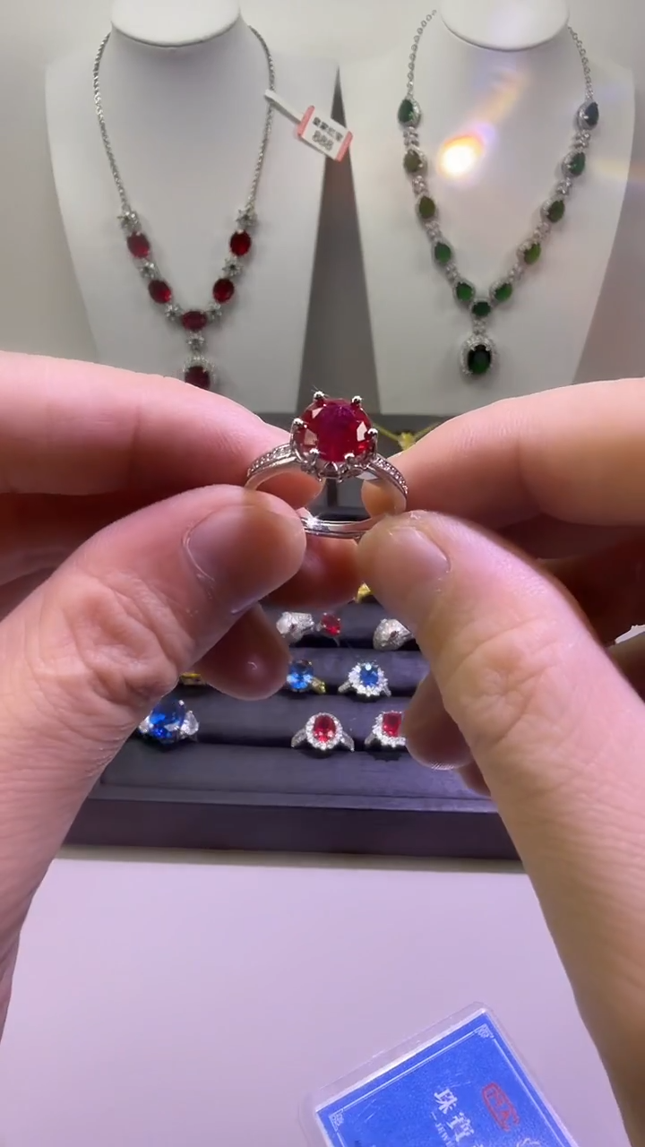 18K金镶嵌戒指红宝石58