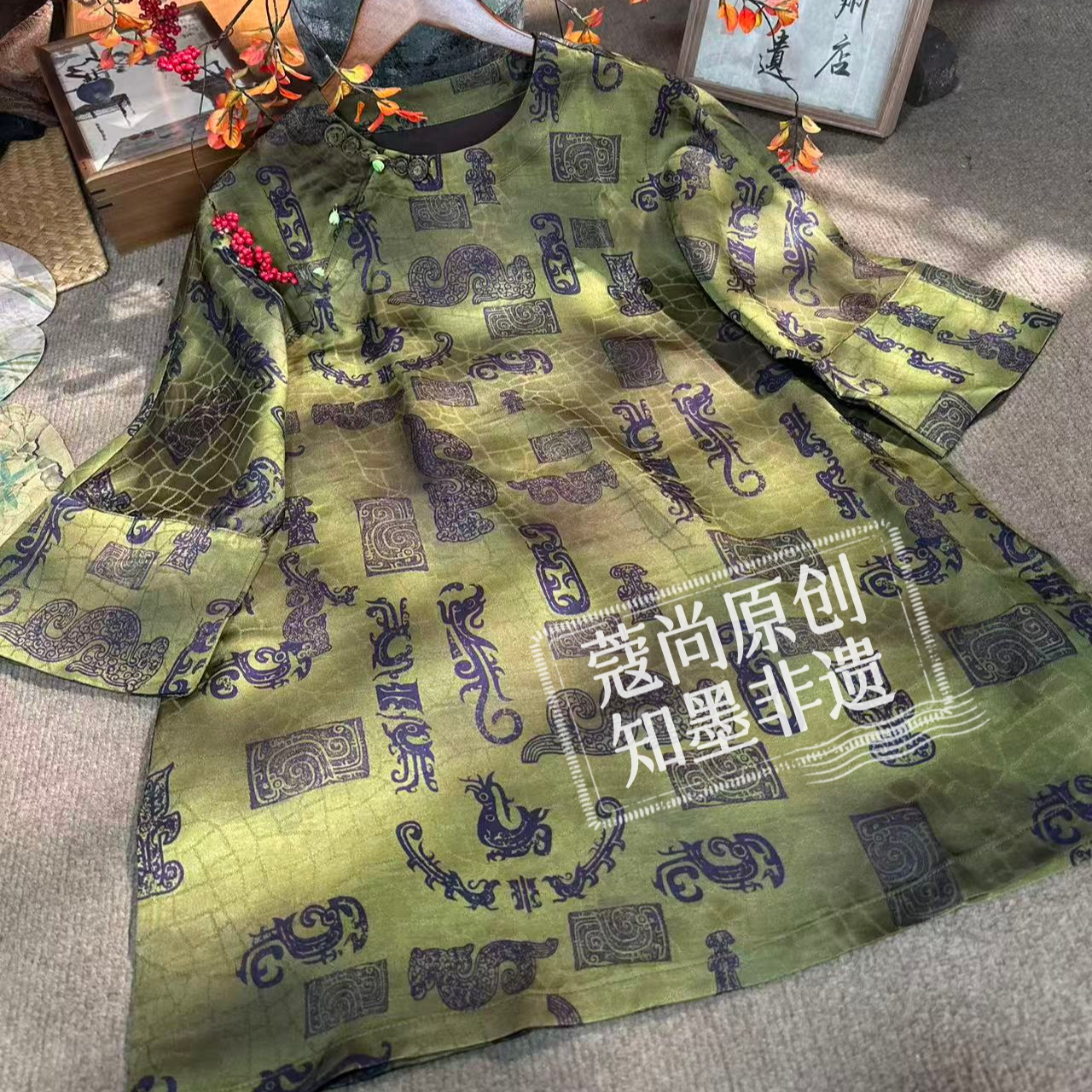春季新款新中式国风宽松显瘦圆领斜襟葫芦扣青铜纹上衣