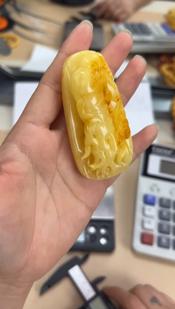 【闪购商品】琥珀裸石未镶嵌蜜蜡吊坠