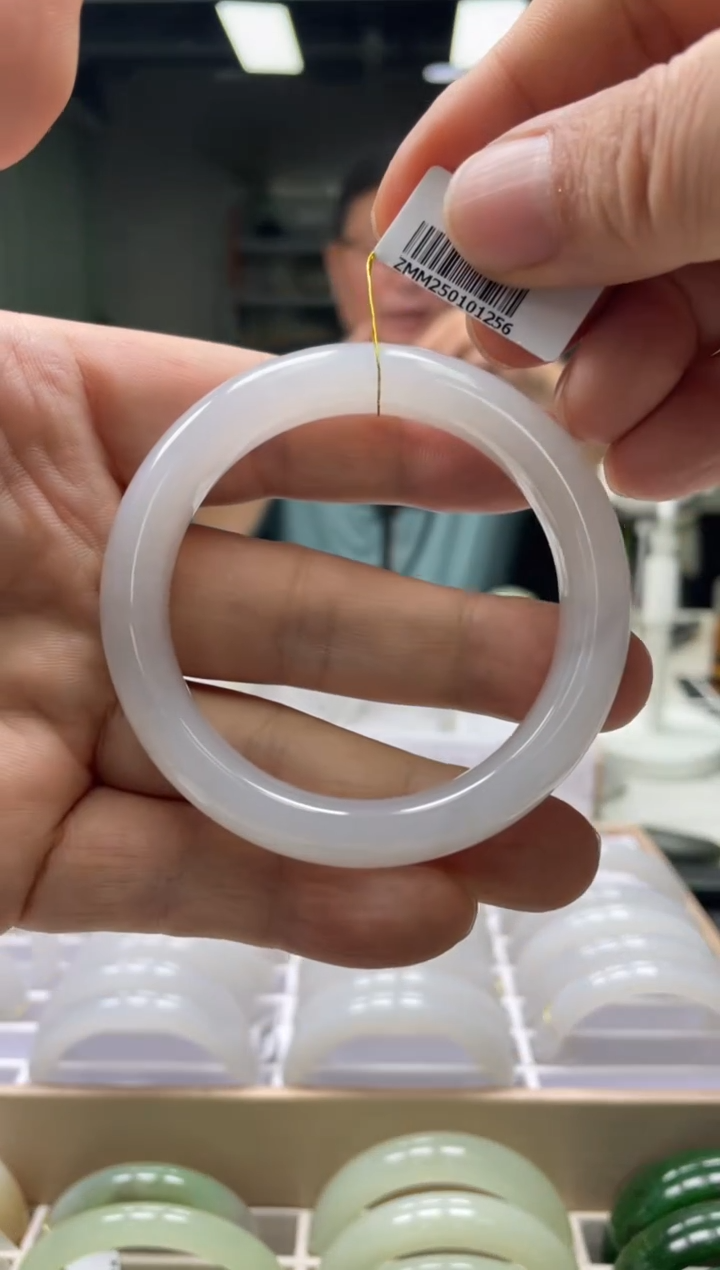 【闪购商品】和田玉手镯未镶嵌编码1256 圈口54-55