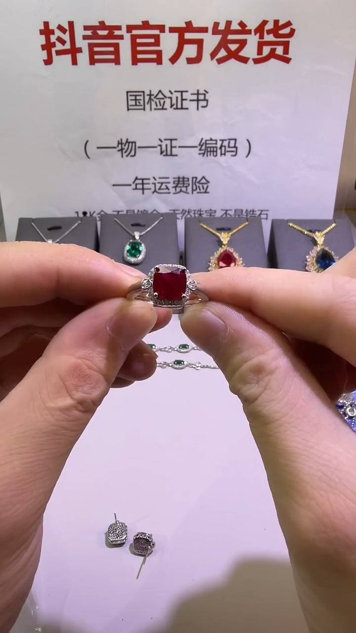 18K金镶嵌戒指红宝石35