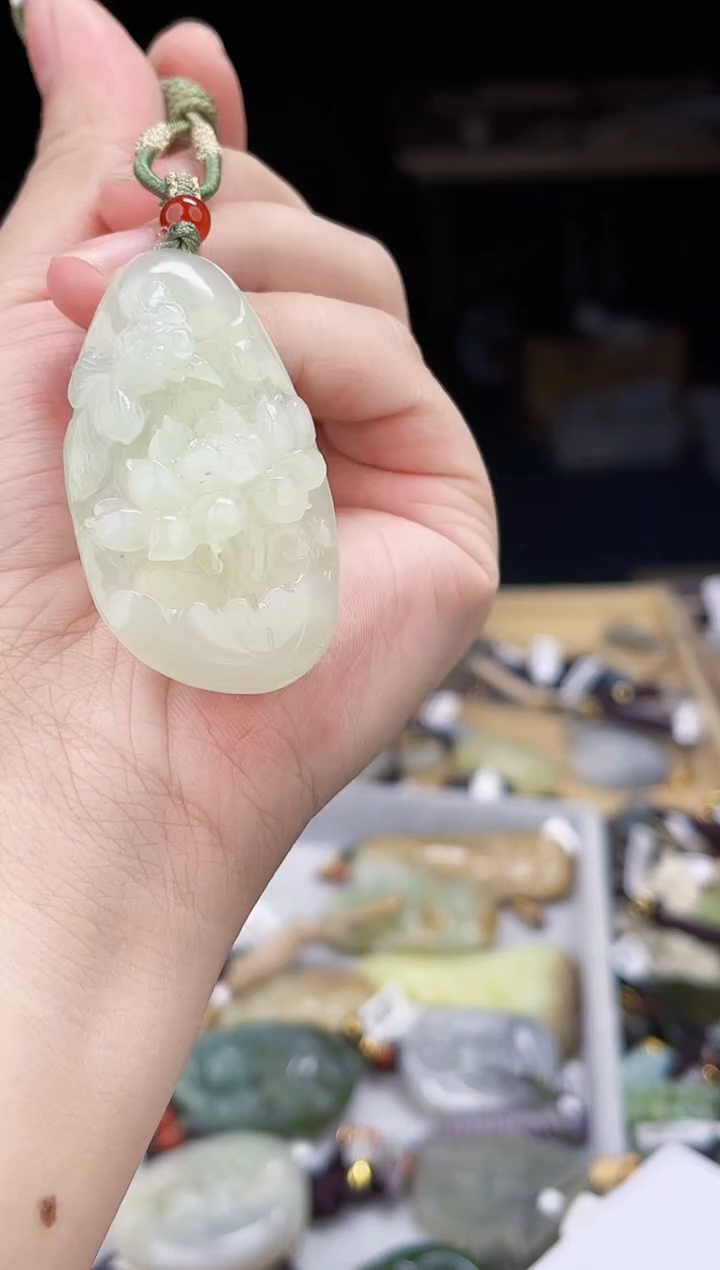 颈饰未镶嵌和田玉1