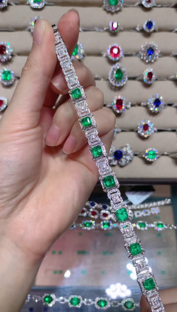 【闪购商品】祖母绿手链18K金镶嵌4.11CT