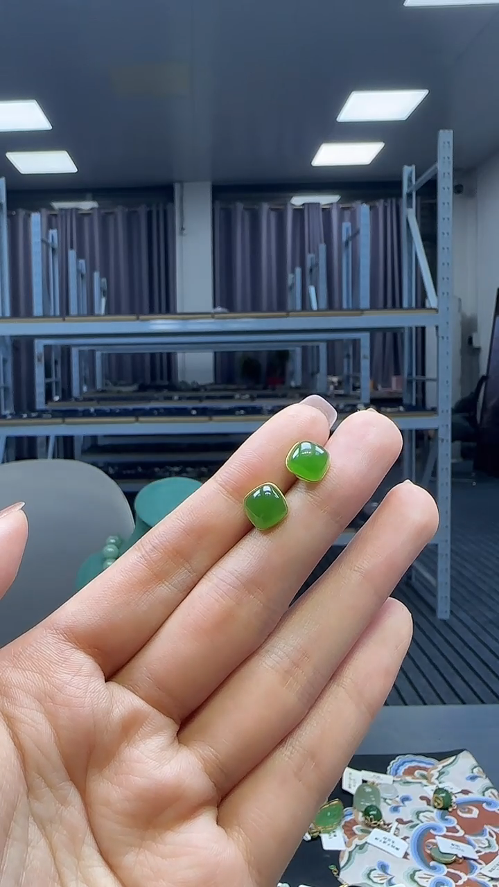 18K金镶嵌和田玉耳饰1