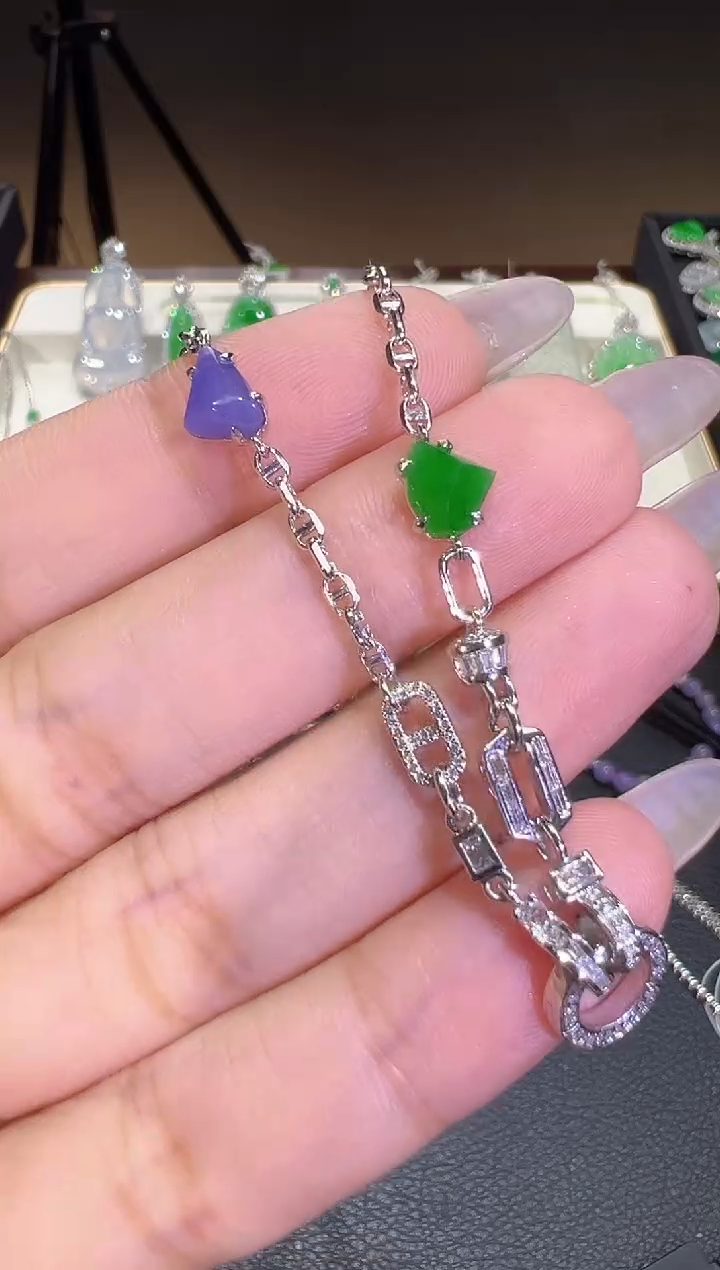 颈饰18K金镶嵌翡翠翡翠