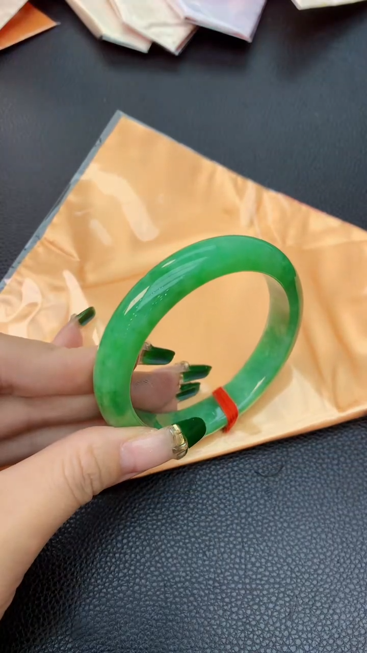 翡翠手镯未镶嵌0047100097