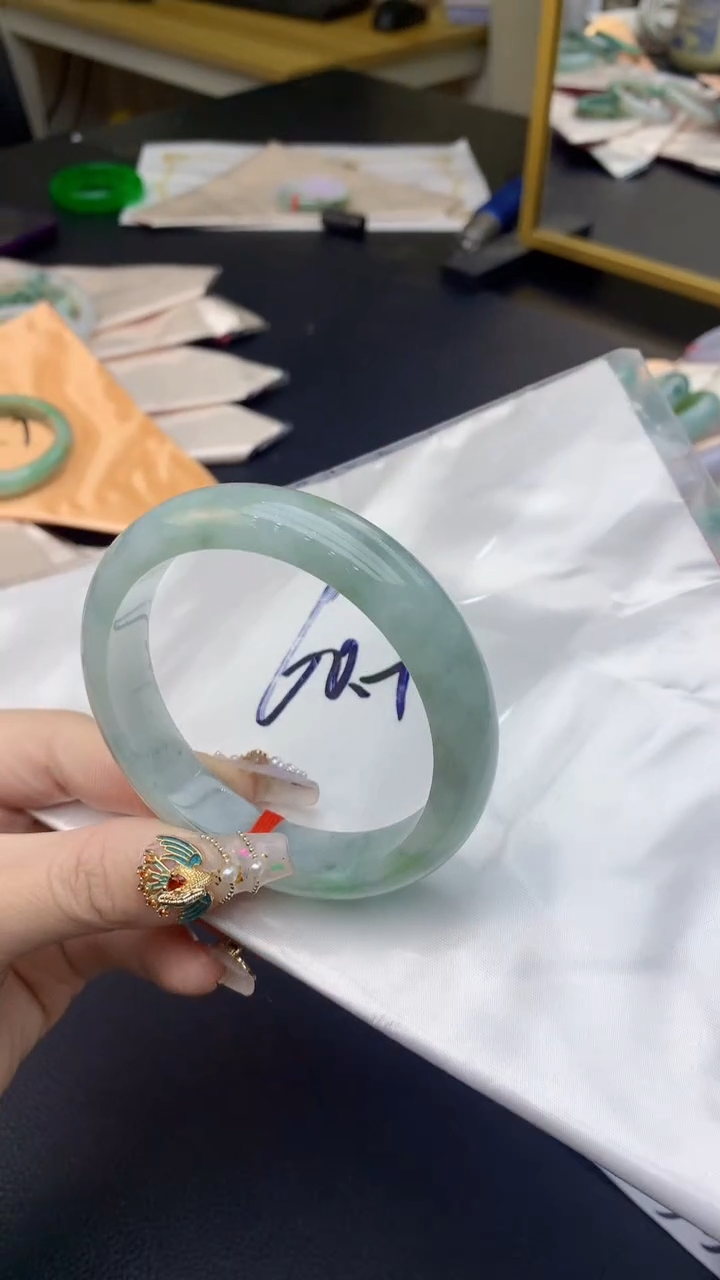 【闪购商品】翡翠手镯未镶嵌0213106339