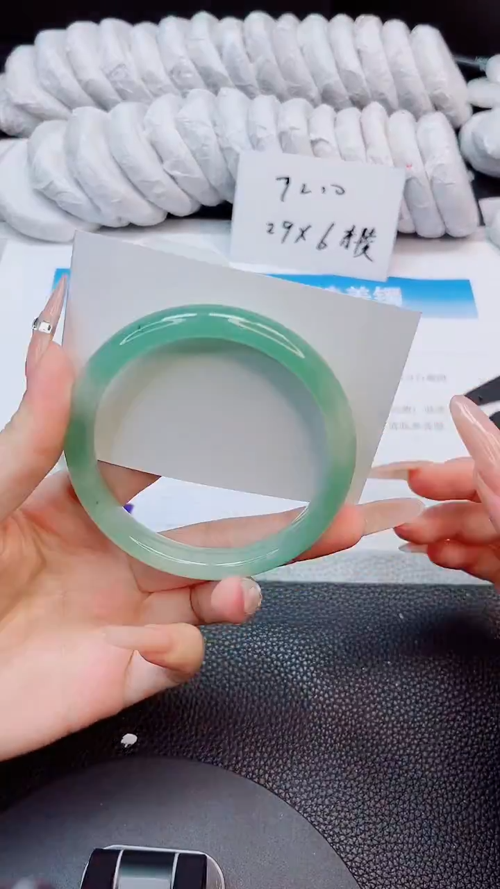 未镶嵌手镯石英质玉50-