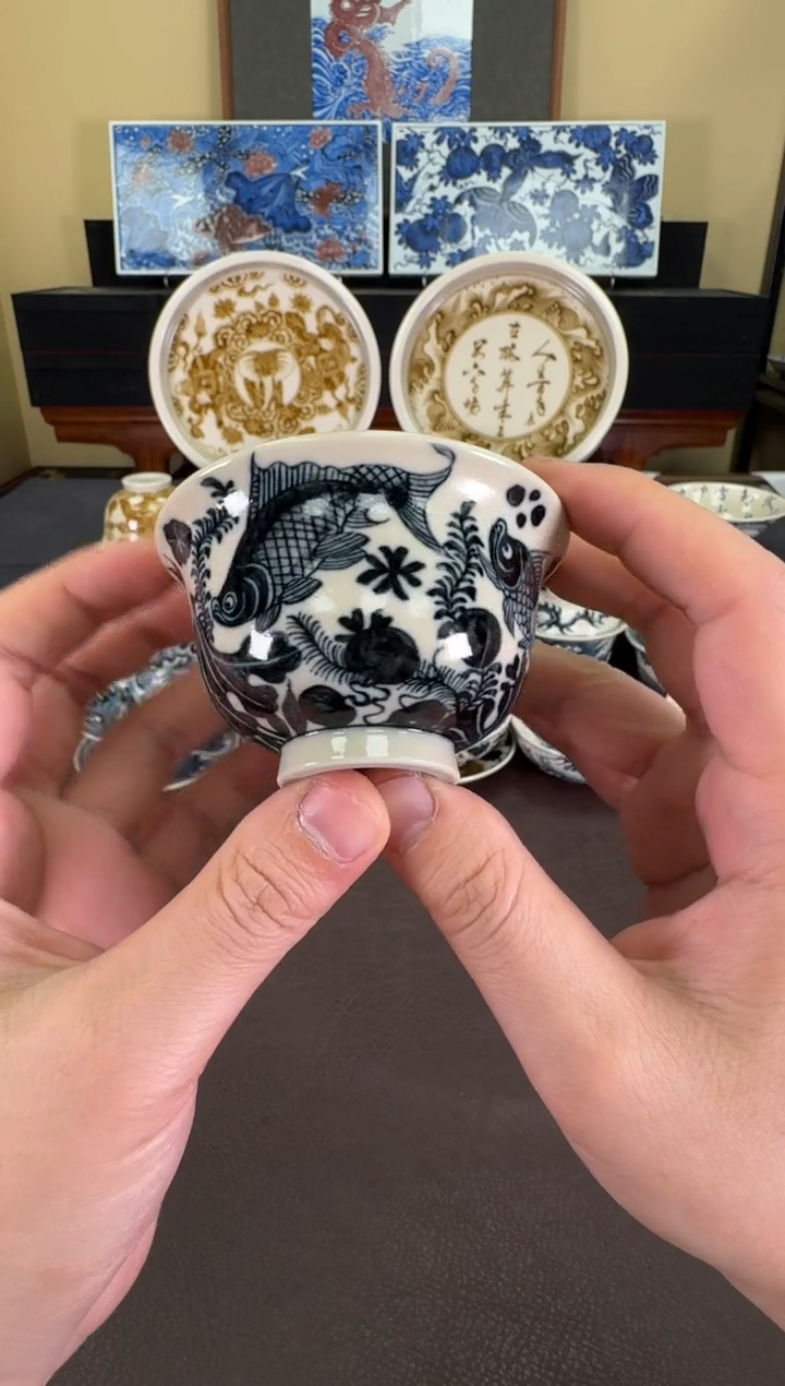 【闪购商品】瓷片二号釉鱼藻纹小压手杯