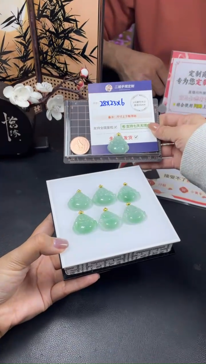 【闪购商品】翡翠挂件18K金镶嵌甜阳绿佛公FL20CP多样性发其一配绳