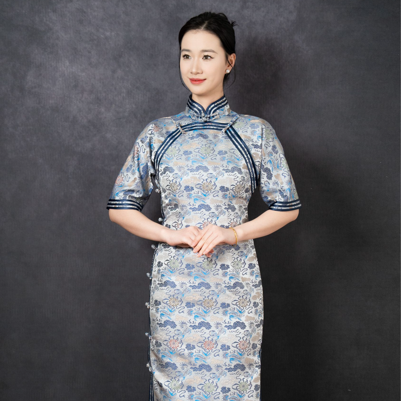 【舞狮滚绣球】  春夏新款100桑蚕丝宋锦三包边全开襟旗袍