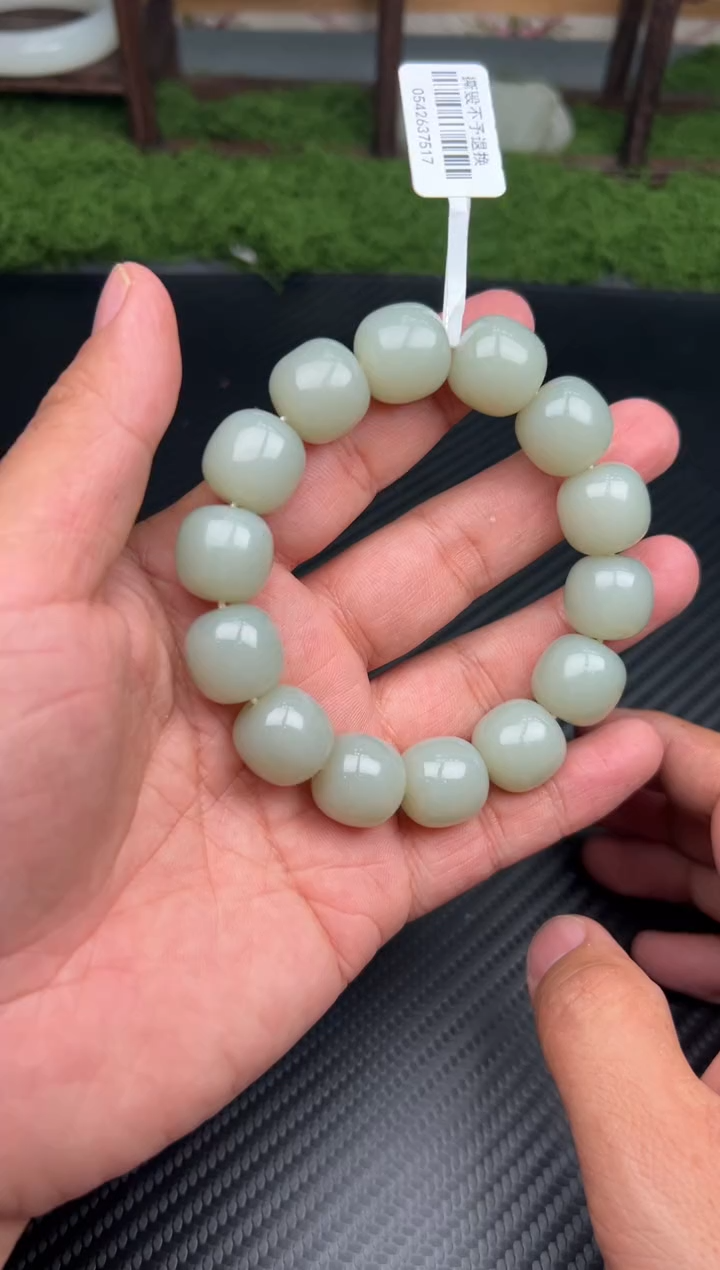 未镶嵌手串和田玉且末微色差近矿卡14*15