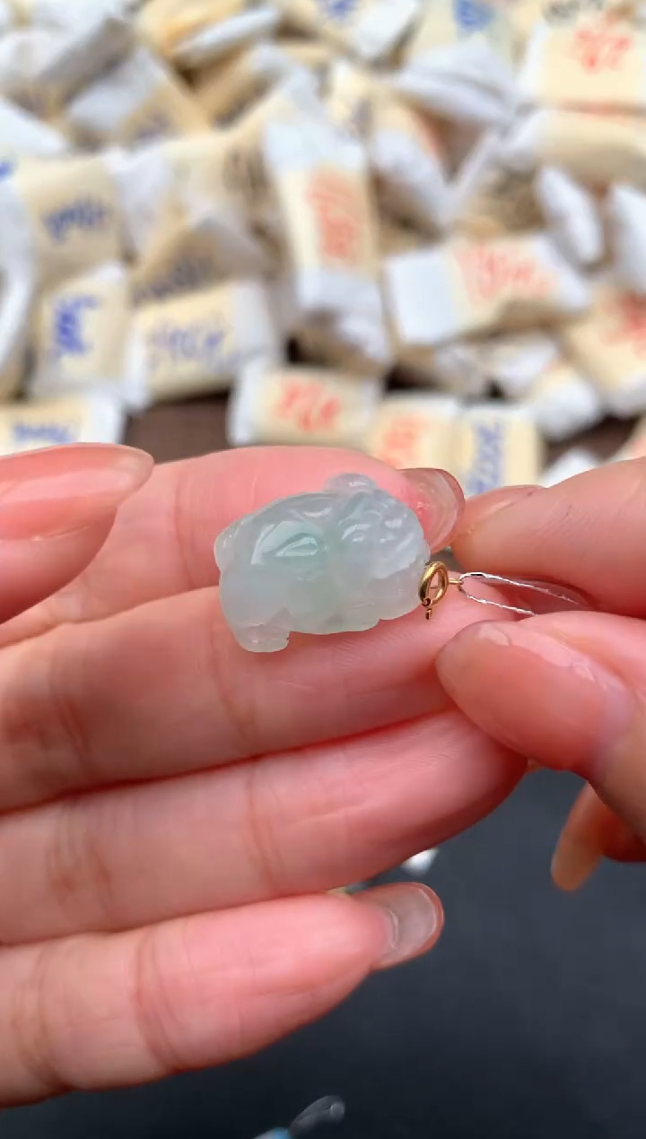 18K金镶嵌挂件翡翠—