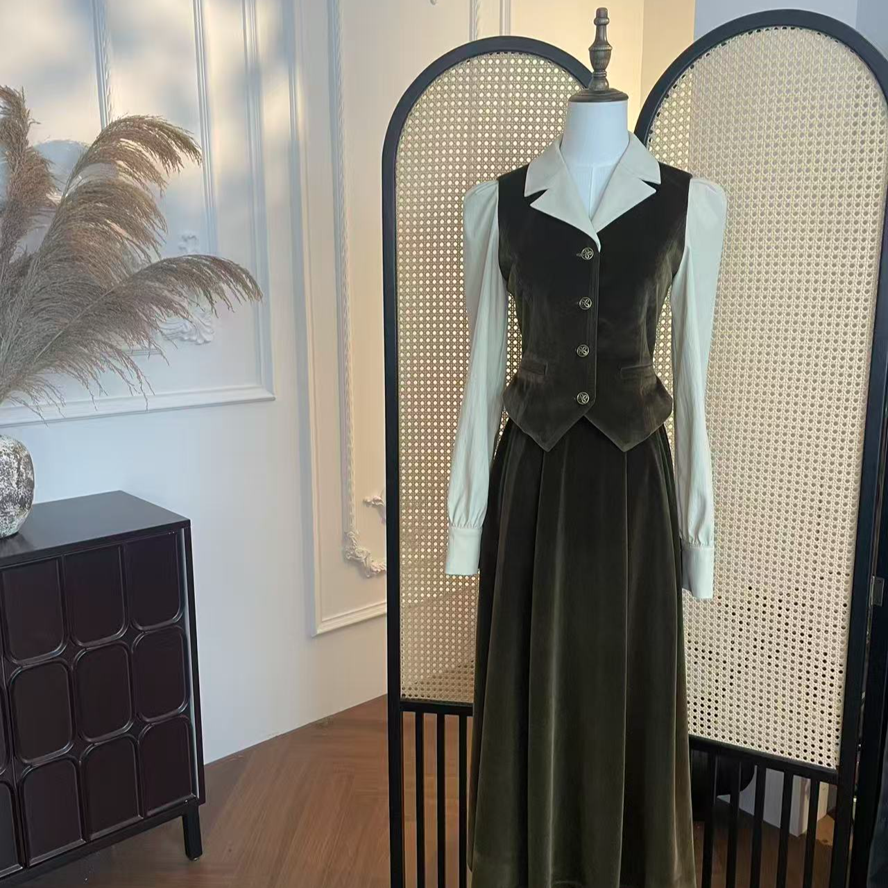 拉夏贝尔25秋新时尚气质显瘦优美女神上衣+半身裙 26380 MCK