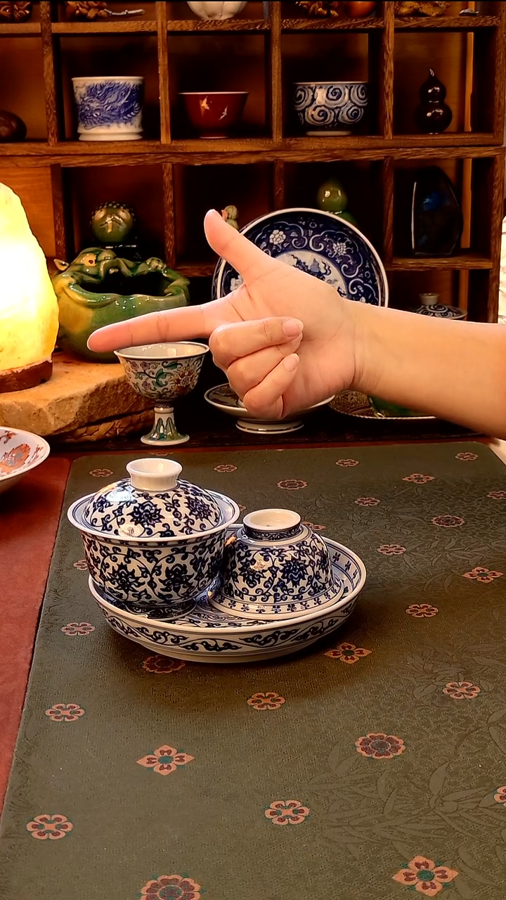 【手工手绘缠枝莲盖碗+壶承+压手杯】