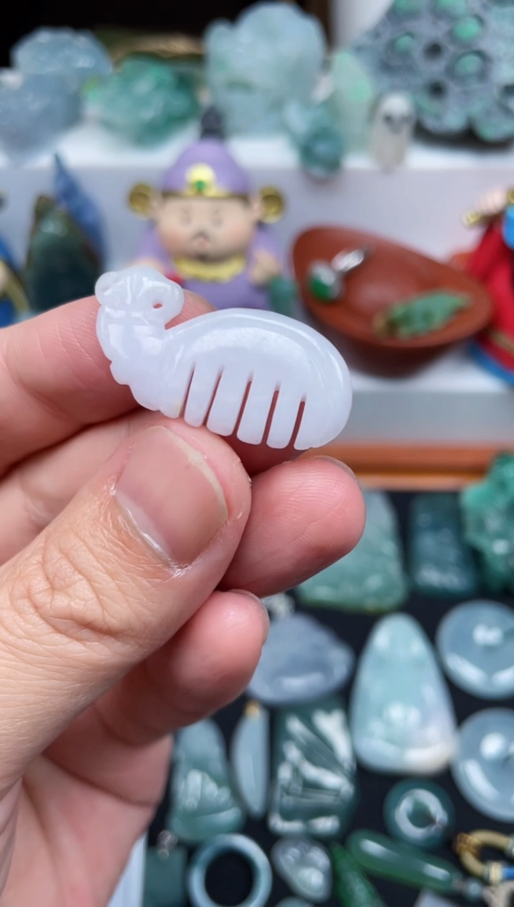 【闪购商品】翡翠摆件未镶嵌梳子