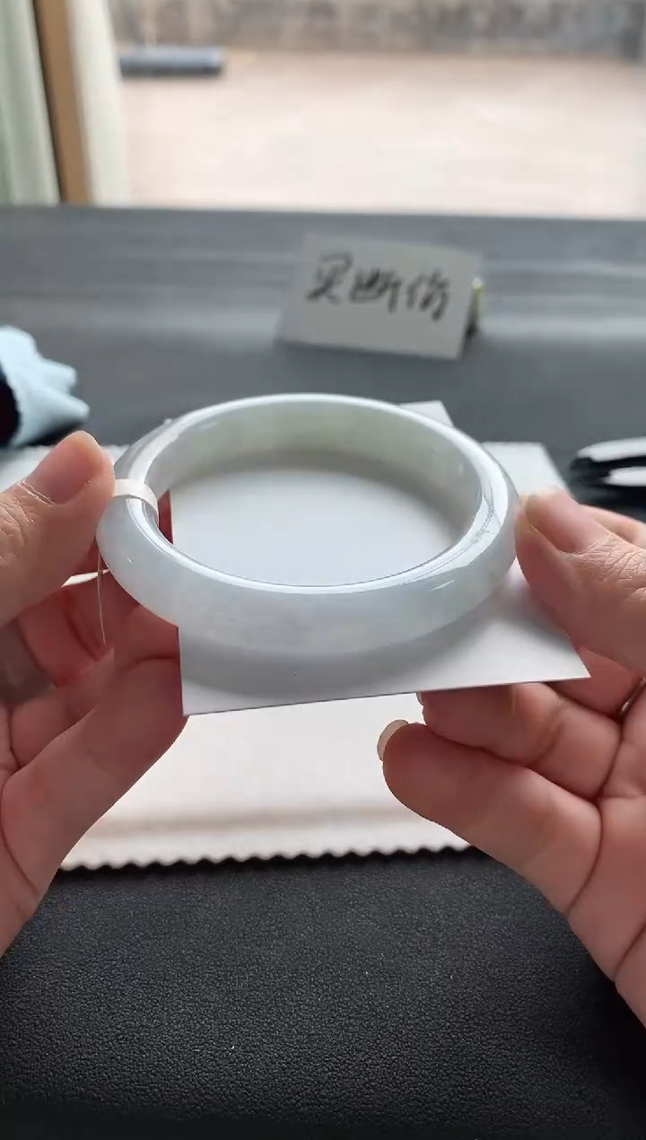 【闪购商品】翡翠手镯未镶嵌54.3圆条A6898买断