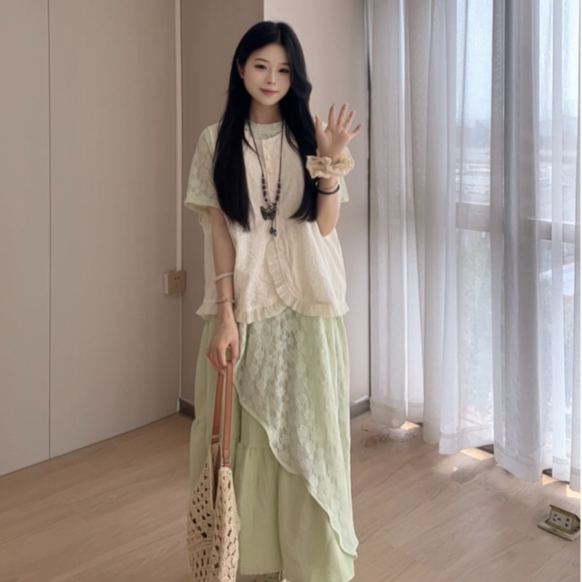 2025夏季新款设计感蕾丝连衣裙叠穿马甲+绿色半身裙套装