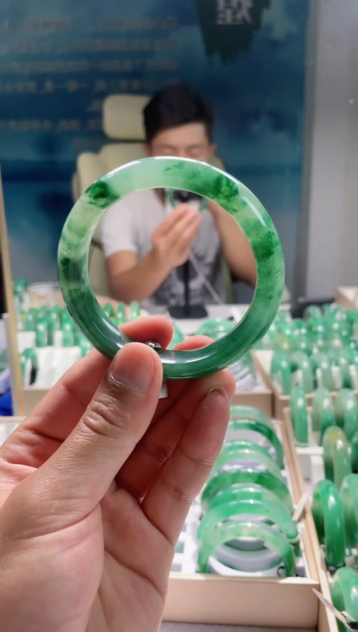 石英质玉（非洲翠）手镯未镶嵌非洲翠手镯多样性发货