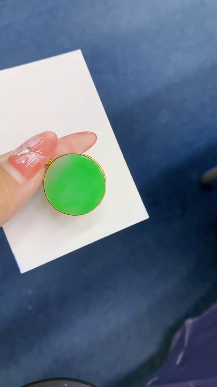 颈饰18K金镶嵌翡翠1