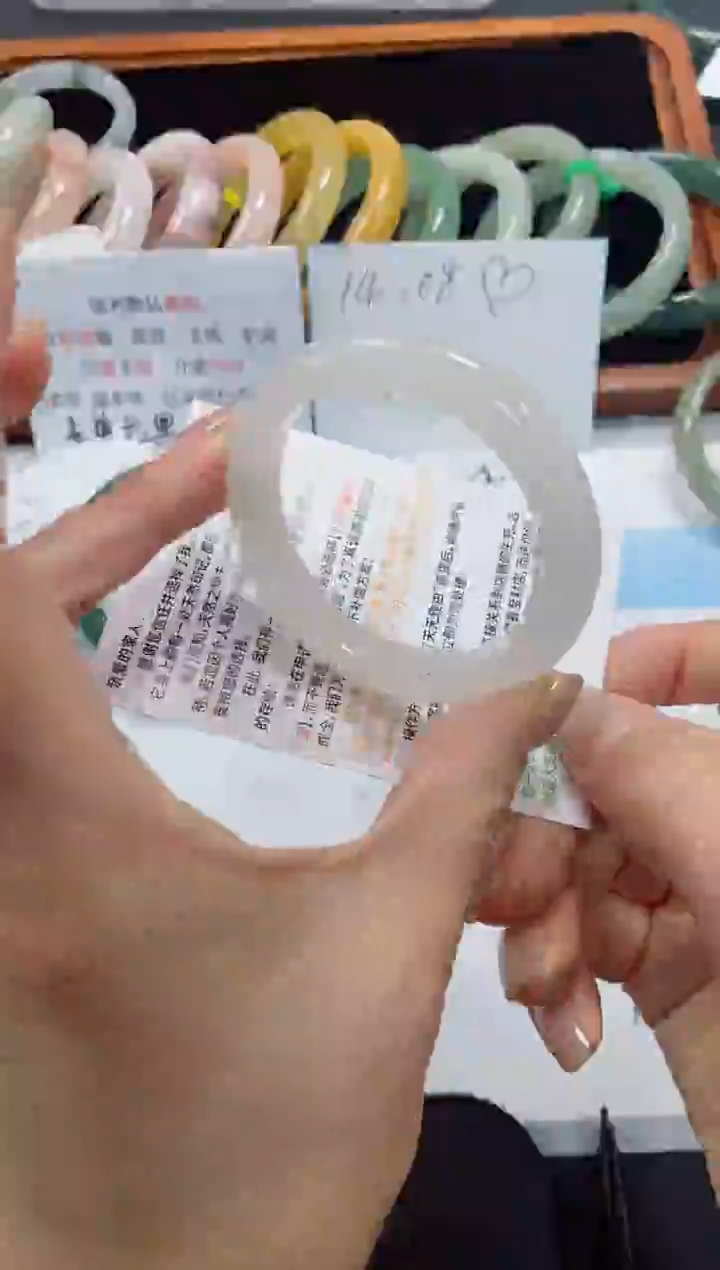 未镶嵌手镯石英质玉135-52