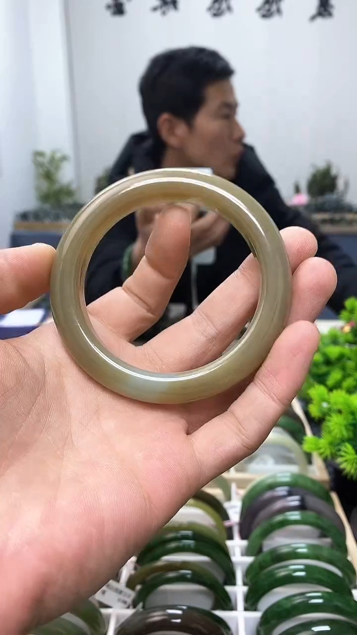 【闪购商品】和田玉手镯未镶嵌60