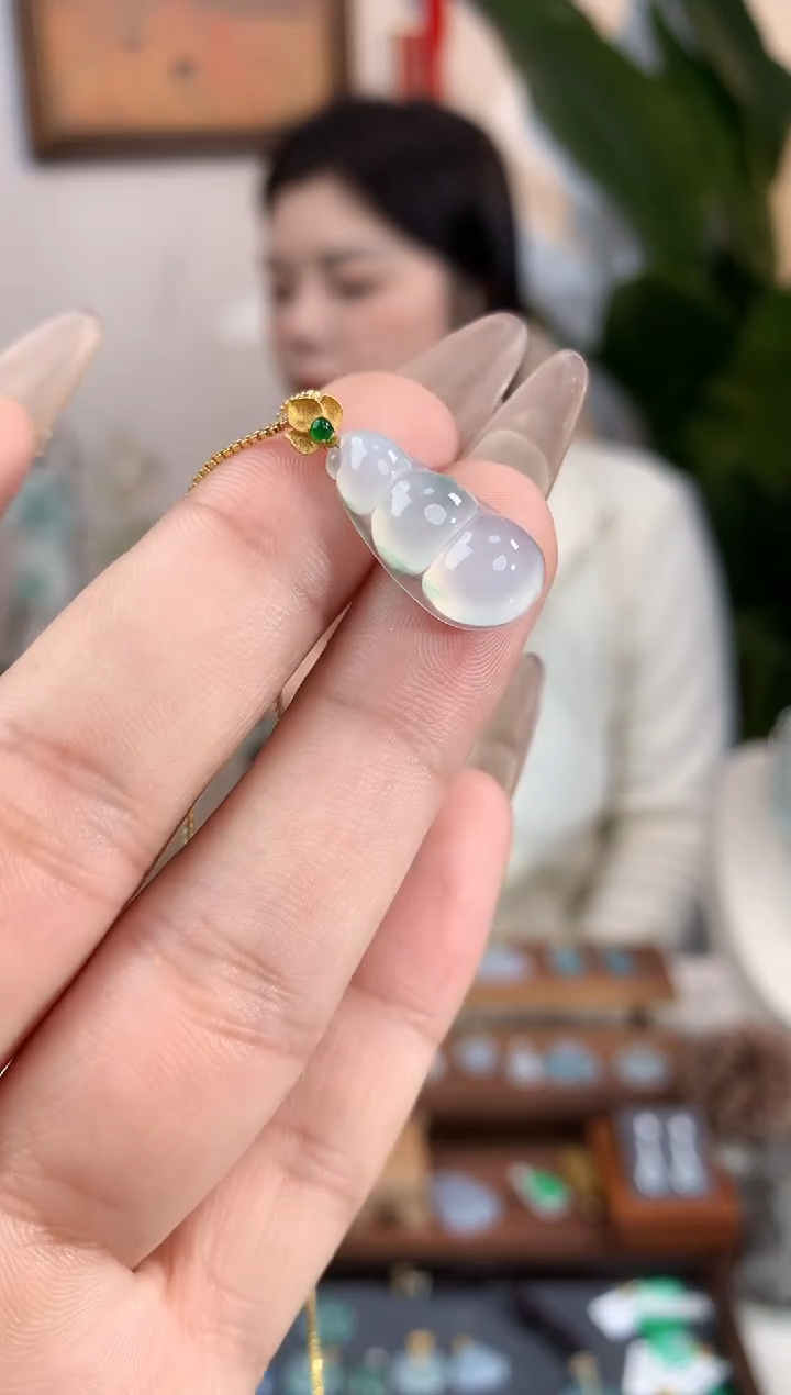 【闪购商品】翡翠吊坠(不含链)18K金镶嵌福豆