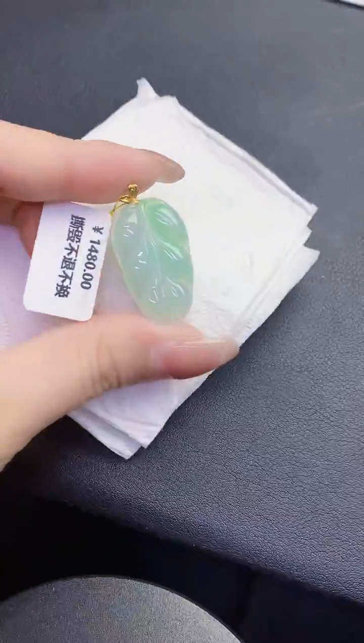 颈饰18K金镶嵌翡翠缅甸天然翡翠A货