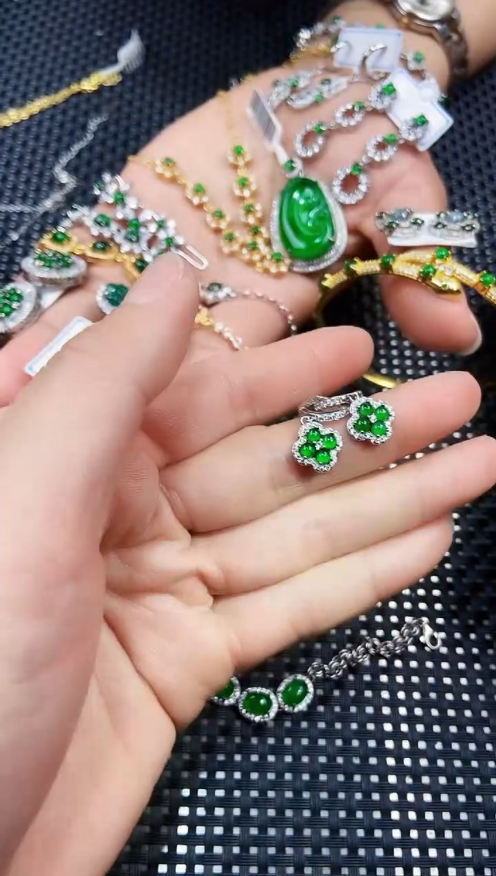 【闪购商品】翡翠耳饰未镶嵌111111111