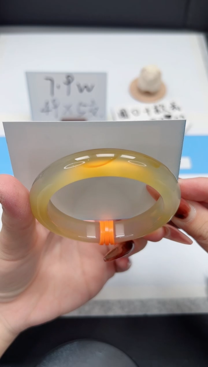 【闪购商品】石英质玉手镯未镶嵌300/香槟58.8