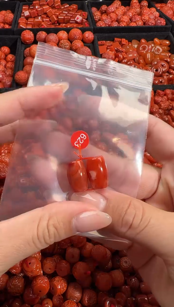 南红玛瑙未镶嵌颈饰1