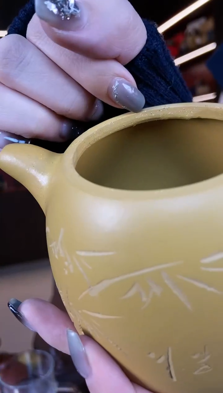 【闪购商品】紫砂茶壶竹影秦权 黄金段泥 顾情