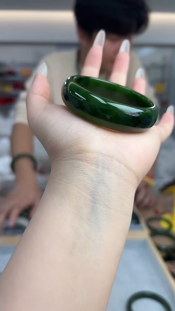 【闪购商品】和田玉碧玉红皮未镶嵌圈口54