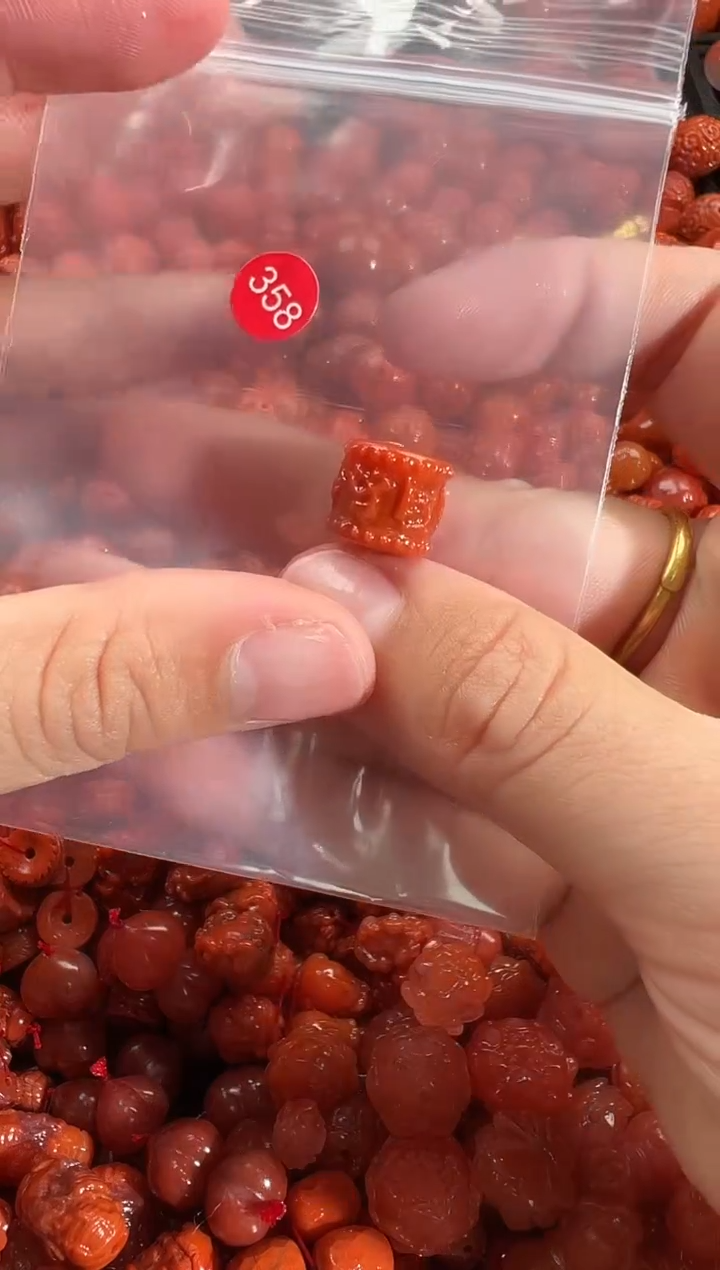 颈饰未镶嵌南红玛瑙1