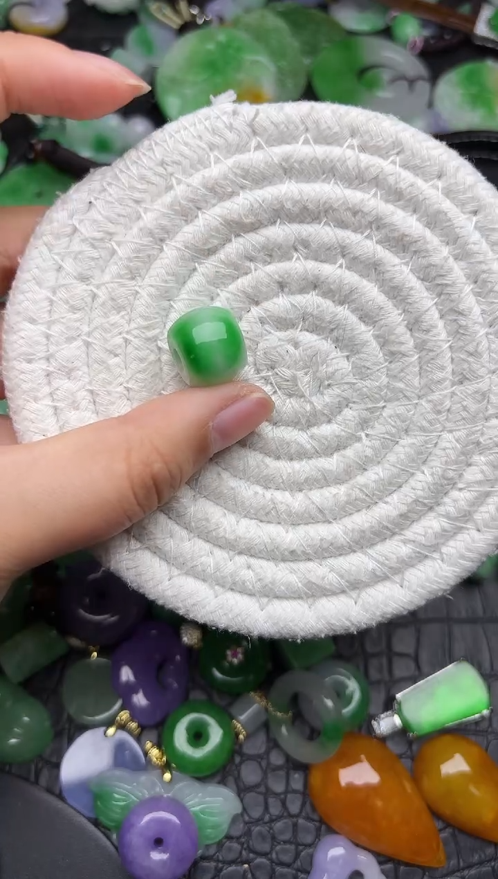 颈饰未镶嵌翡翠缅甸翡翠吊坠