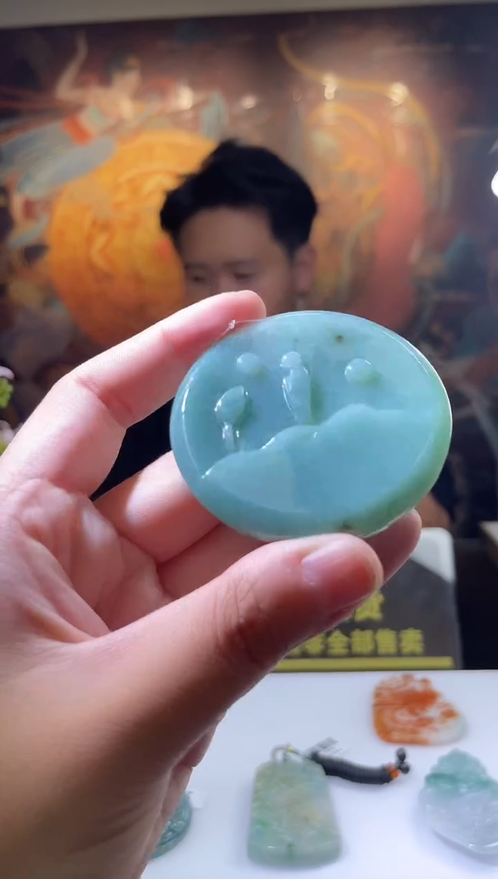 翡翠未镶嵌颈饰多样性发其一