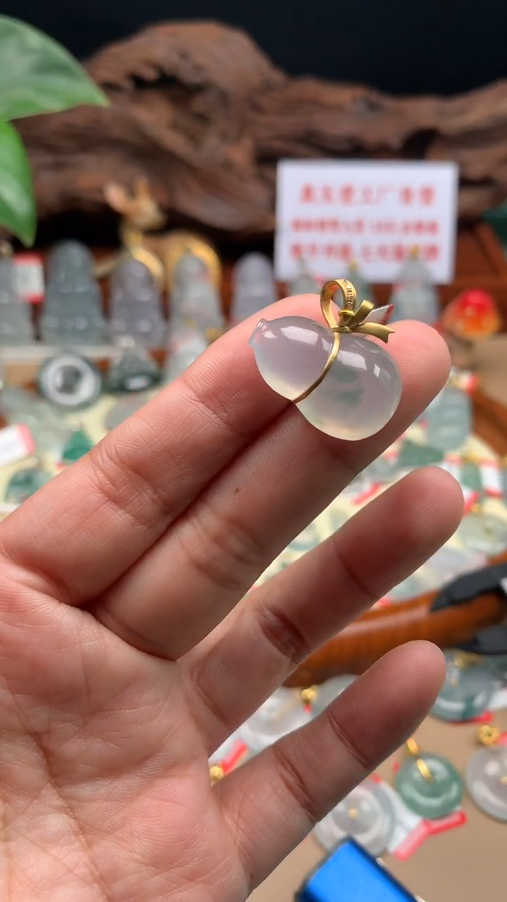 【闪购商品】翡翠吊坠(不含链)18K金镶嵌葫芦