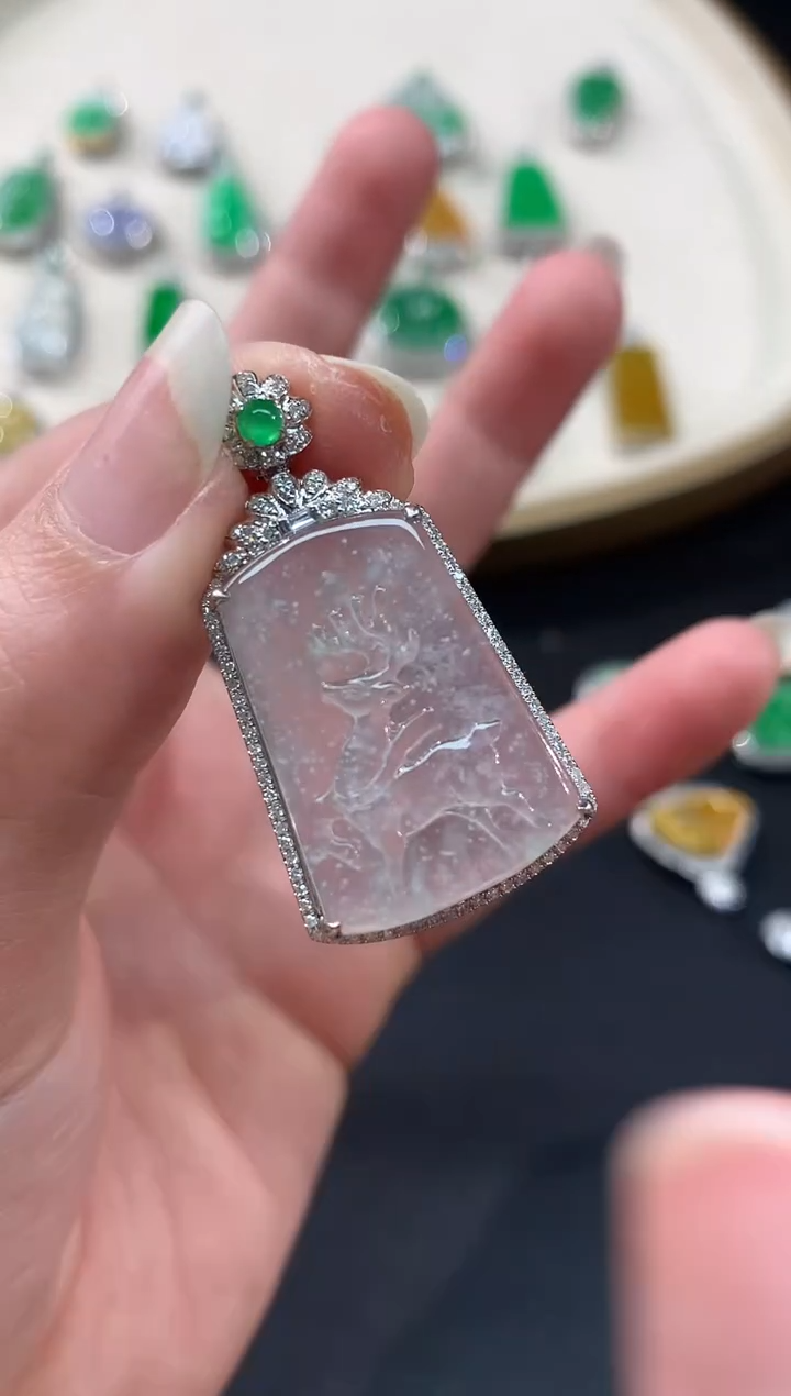 【闪购商品】翡翠吊坠(不含链)18K金镶嵌A67|6800