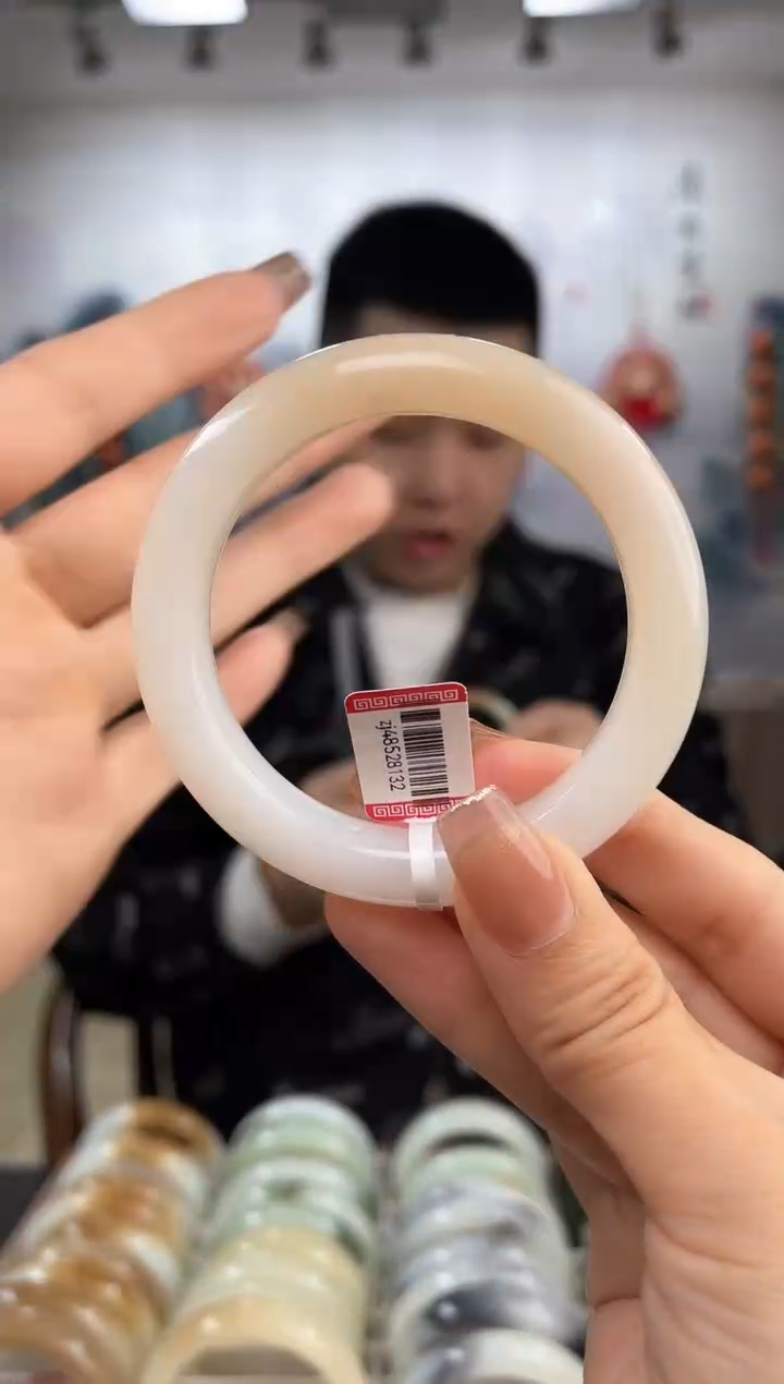 【闪购商品】和田玉手镯未镶嵌54圈口8132