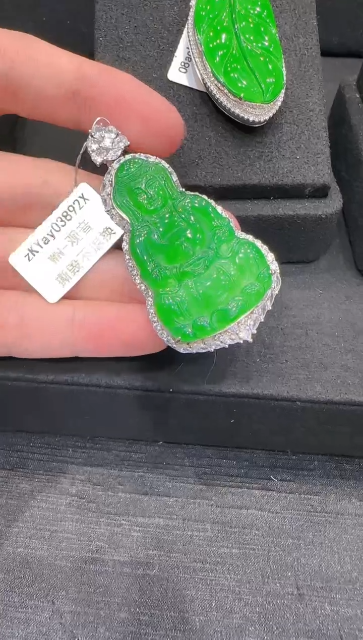 【闪购商品】翡翠吊坠(赠链)银S925镶嵌天然翡翠A货多样性发一件