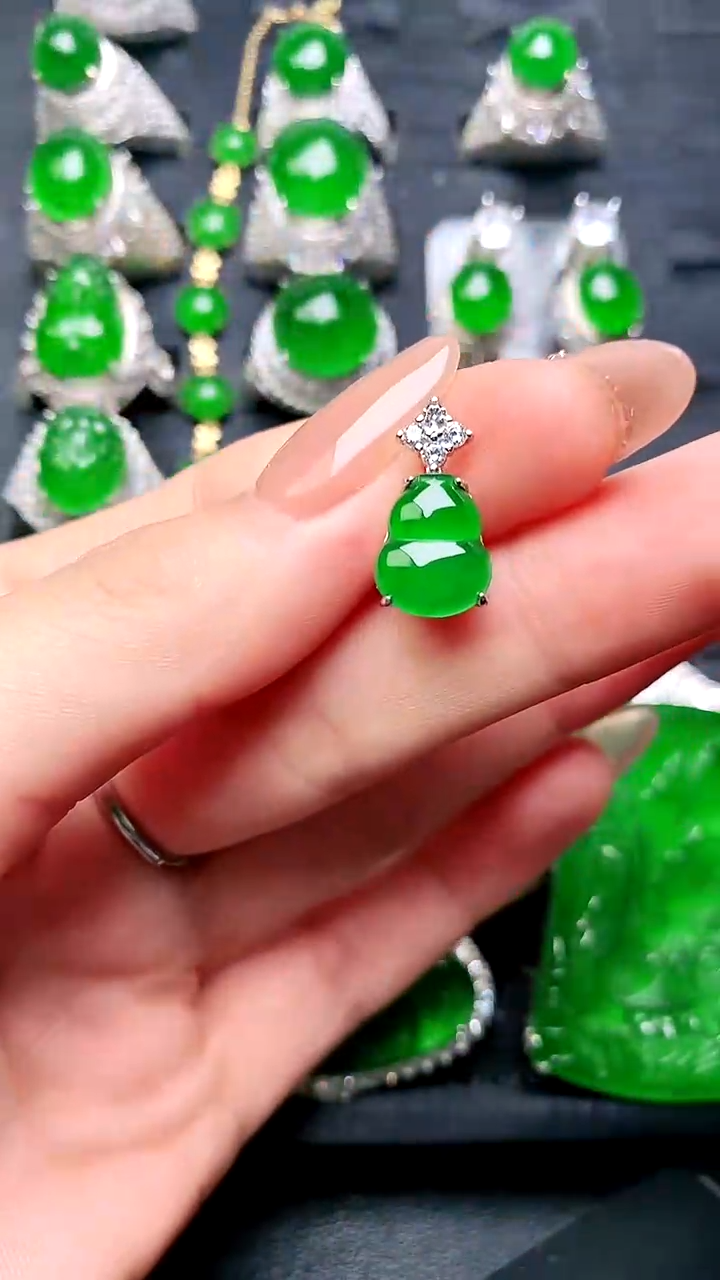 【闪购商品】翡翠吊坠(赠链)未镶嵌小葫芦吊坠