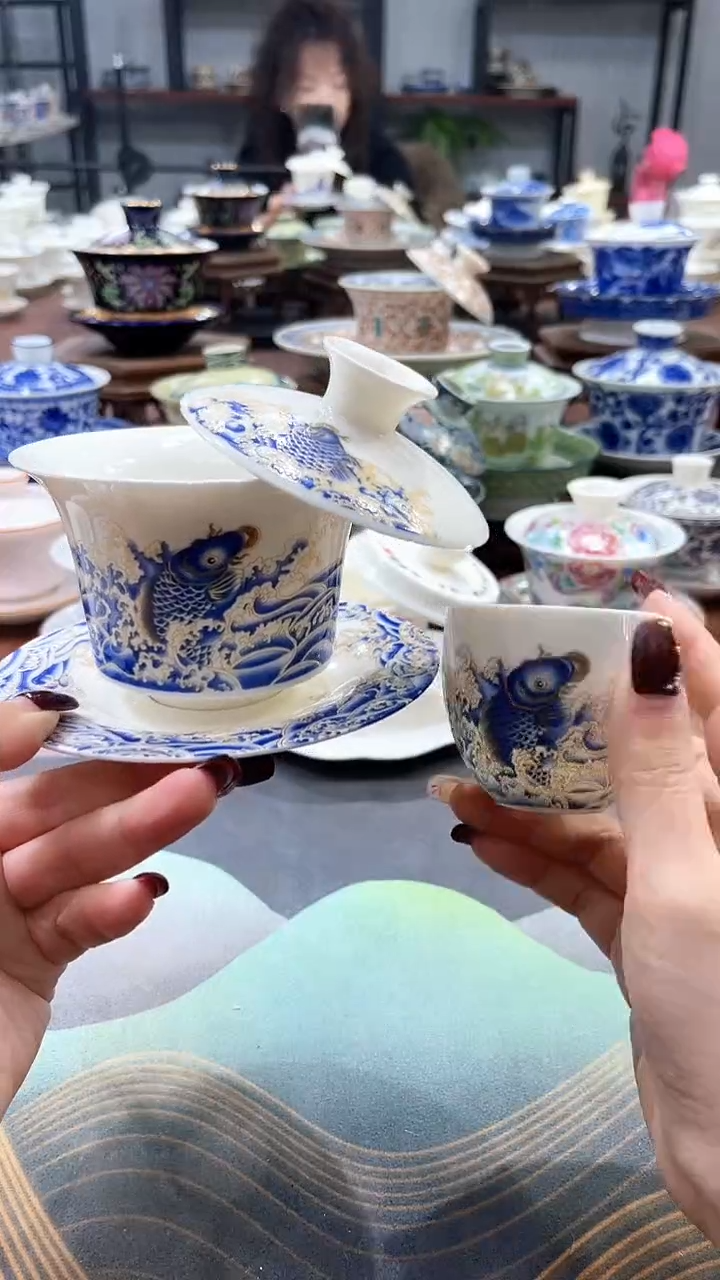 【闪购商品】满彩马蹄蓝色年年有余盖碗+3杯