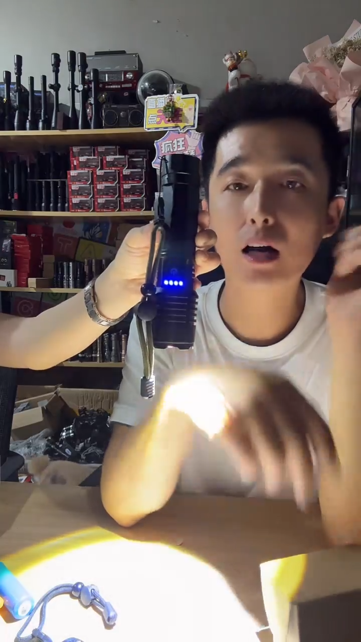 p50灯珠合金手电带18650电池