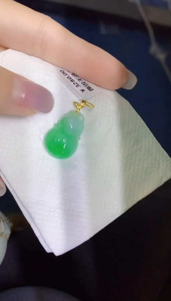 颈饰18K金镶嵌翡翠缅甸天然翡翠A货