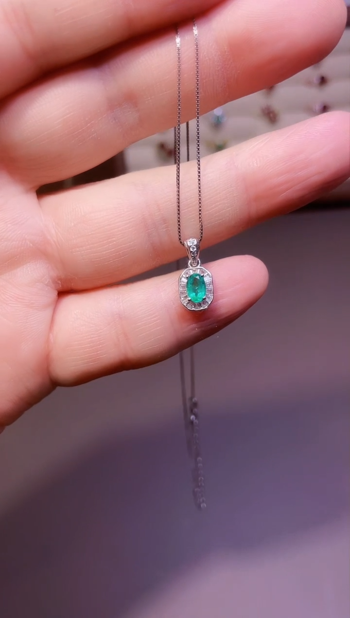 【闪购商品】祖母绿吊坠(赠链)银S925镶嵌一条