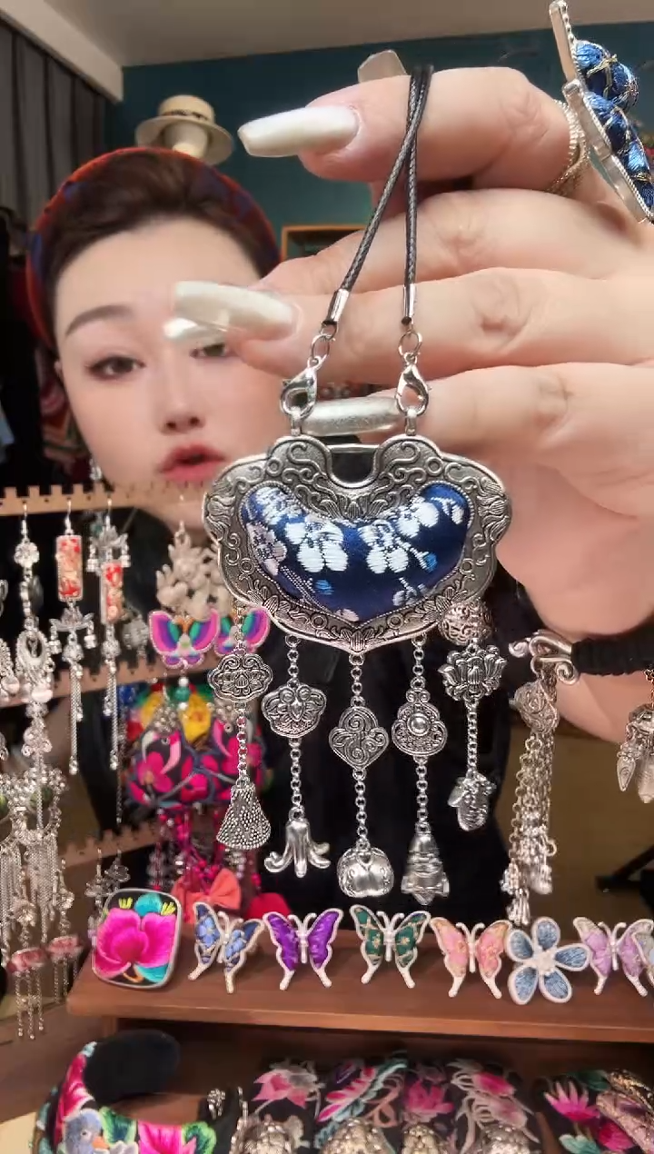 刺绣纯手工民族风刺绣吊坠