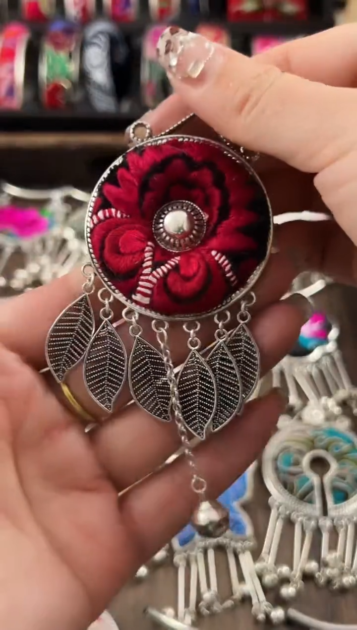 【闪购商品】织绣民族风老绣饰品188