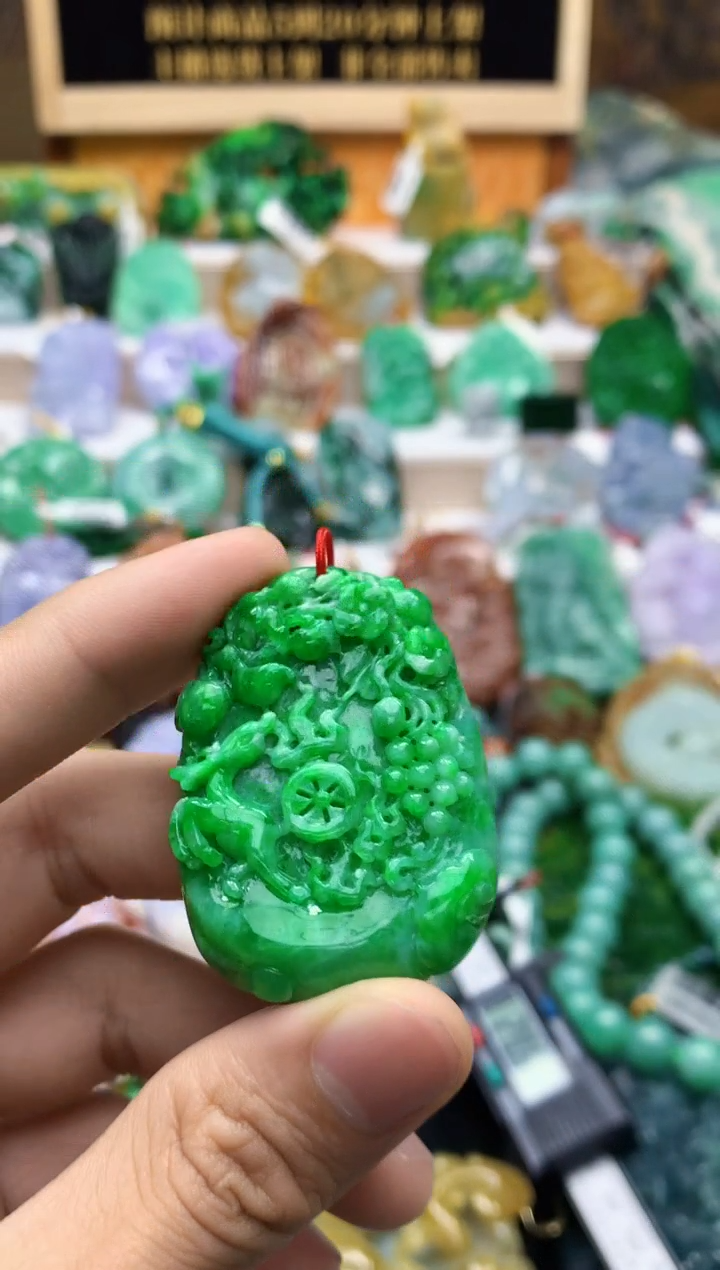 颈饰未镶嵌翡翠没****。天然A货翡翠