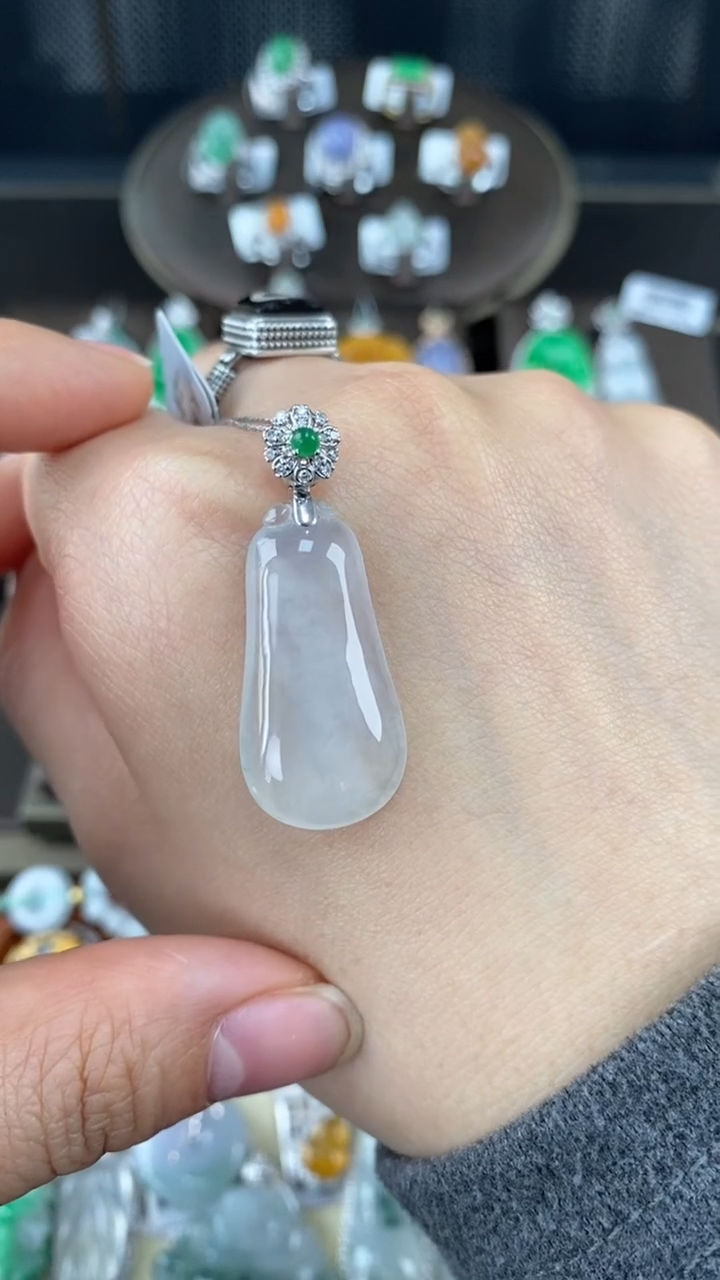 【闪购商品】翡翠吊坠(不含链)18K金镶嵌翡翠福瓜